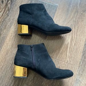Arizona Jean Black Booties w Gold Heel